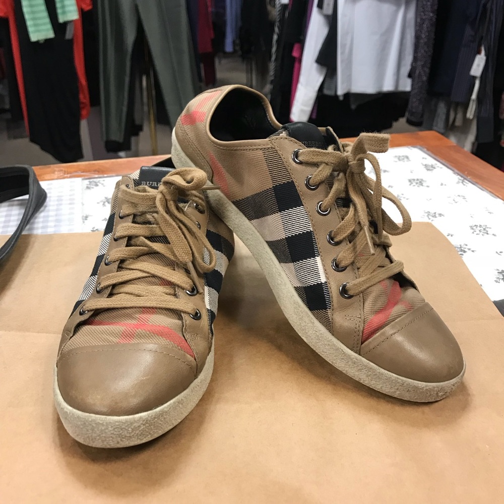 Burberry tennis shoes